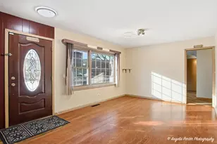 1913 Rancho Ln, Des Plaines, IL 60016 - Photo 2