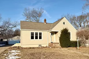 721 Adams St, Ottawa, IL 61350 - Photo 1