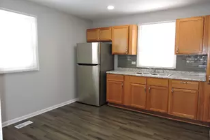 15328 Parkside Dr, Markham, IL 60428 - Photo 6