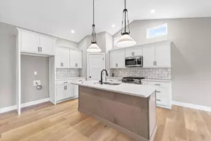 3902 Bay Cir, Champaign, IL 61822 - Photo 8