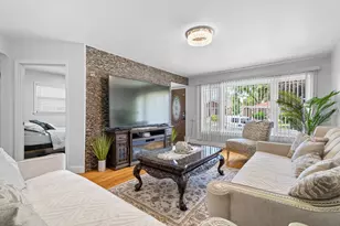 7625 W Strong St, Harwood Heights, IL 60706 - Photo 2