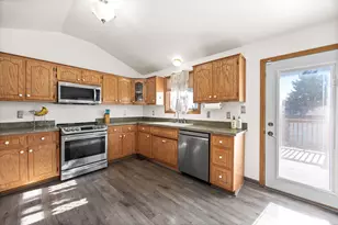 520 High Grove Dr, Minooka, IL 60447 - Photo 8