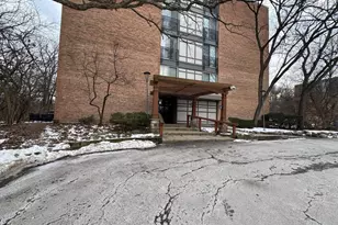 5820 Oakwood Dr, Lisle, IL 60532 - Photo 1