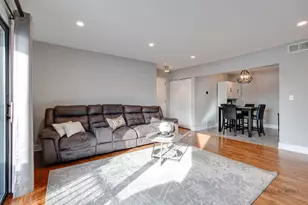 725 Limerick Ln, Schaumburg, IL 60193 - Photo 4