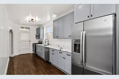 5637 N Christiana Avenue, Chicago, IL 60659 - Photo 8