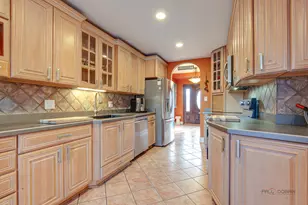 2016 E Seneca Ln, Mount Prospect, IL 60056 - Photo 6