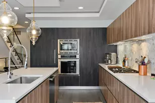 602 N May St, Chicago, IL 60642 - Photo 12