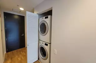 240 E Illinois St, Chicago, IL 60611 - Photo 16