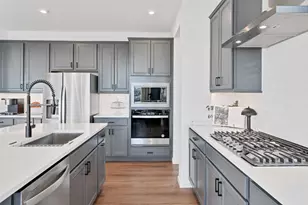 137 Furnas Dr, Batavia, IL 60510 - Photo 4