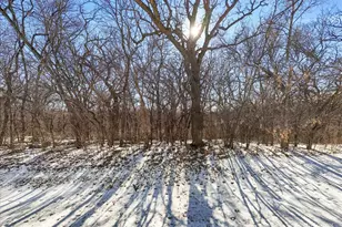 385 Woodview Cir, Elgin, IL 60120 - Photo 26