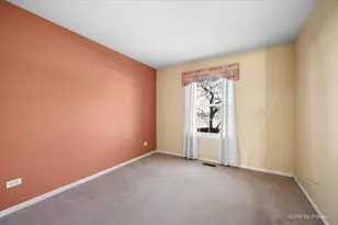 385 Woodview Cir, Elgin, IL 60120 - Photo 16