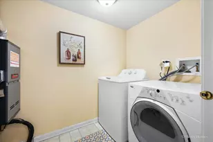 385 Woodview Cir, Elgin, IL 60120 - Photo 18