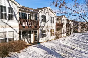 385 Woodview Cir, Elgin, IL 60120 - Photo 22