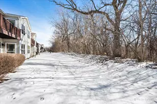 385 Woodview Cir, Elgin, IL 60120 - Photo 24