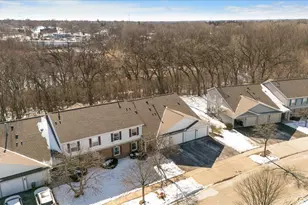 385 Woodview Cir, Elgin, IL 60120 - Photo 36