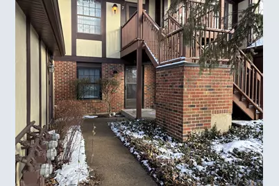 367 Sandhurst Circle #5, Glen Ellyn, IL 60137 - Photo 2