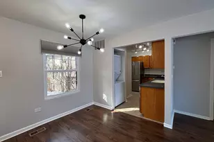 367 Sandhurst Cir, Glen Ellyn, IL 60137 - Photo 6