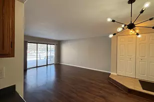 367 Sandhurst Cir, Glen Ellyn, IL 60137 - Photo 8