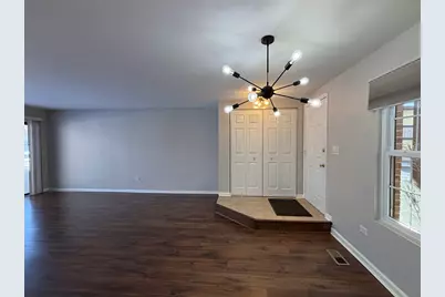 367 Sandhurst Circle #5, Glen Ellyn, IL 60137 - Photo 4