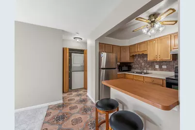 605 W Central Road #C1, Mount Prospect, IL 60056 - Photo 8