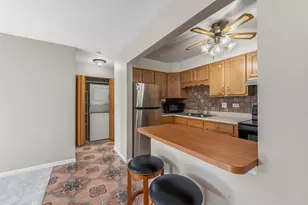 605 W Central Rd, Mount Prospect, IL 60056 - Photo 8