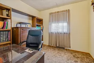 1617 N Hickory St, Crest Hill, IL 60403 - Photo 12