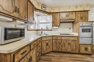 1617 N Hickory St, Crest Hill, IL 60403 - Photo 6