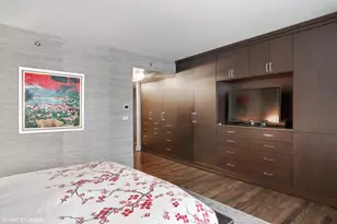 180 E Pearson St, Chicago, IL 60611 - Photo 30