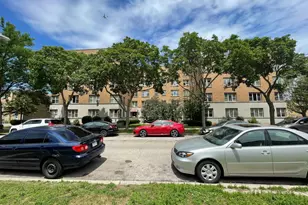 2610 W Balmoral Ave, Chicago, IL 60625 - Photo 2