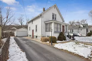 21 Division St, Algonquin, IL 60102 - Photo 1