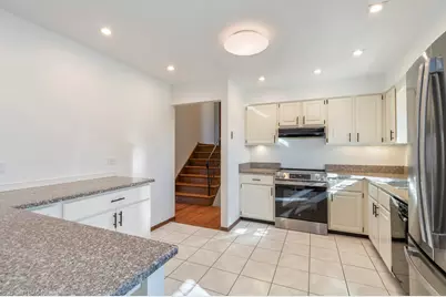 455 E Granville Avenue, Roselle, IL 60172 - Photo 6