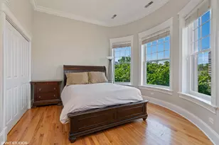 537 W Belmont Ave, Chicago, IL 60657 - Photo 8