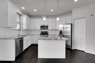 29W710 Everton Dr, Warrenville, IL 60555 - Photo 2