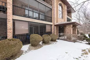 11119 Heritage Dr, Palos Hills, IL 60465 - Photo 2