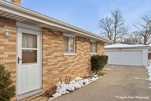 2015 N Jackson St, Waukegan, IL 60087 - Photo 2