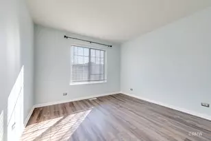 27 Monarch Dr, Streamwood, IL 60107 - Photo 12