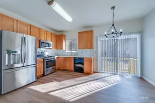 27 Monarch Dr, Streamwood, IL 60107 - Photo 6