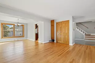 17W435 Concord Pl, Darien, IL 60561 - Photo 8