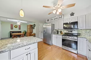 54 Village Woods Dr, Crete, IL 60417 - Photo 6