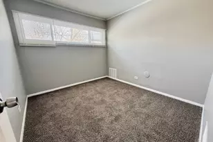 2904 Woodworth Pl, Hazel Crest, IL 60429 - Photo 8