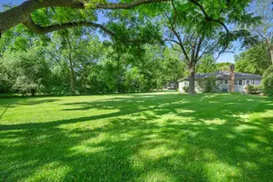 241 Coe Rd, Clarendon Hills, IL 60514 - Photo 4