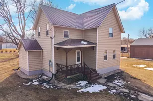 207 E Maple St, Chatsworth, IL 60921 - Photo 2