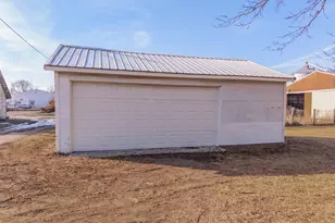 207 E Maple St, Chatsworth, IL 60921 - Photo 28