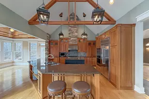 1121 Lawn Pl, Freeport, IL 61032 - Photo 4