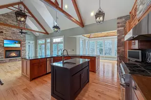 1121 Lawn Pl, Freeport, IL 61032 - Photo 10