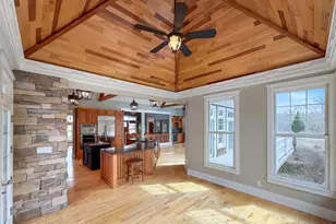 1121 Lawn Pl, Freeport, IL 61032 - Photo 8