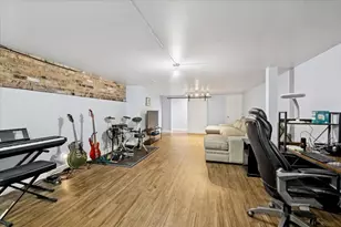 1344 W Augusta Blvd, Chicago, IL 60642 - Photo 16