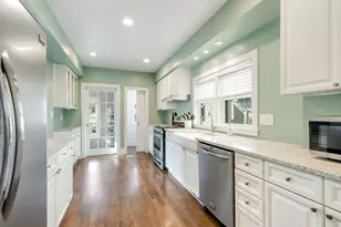 4252 N Bernard St, Chicago, IL 60618 - Photo 14