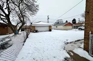 14522 S Marquette Ave, Burnham, IL 60633 - Photo 16