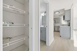 4180 Williamsburg Ct, Glenview, IL 60025 - Photo 10